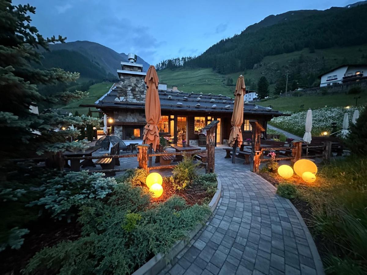 Hotel & Chalets Edelweiss Madonna  外观 照片